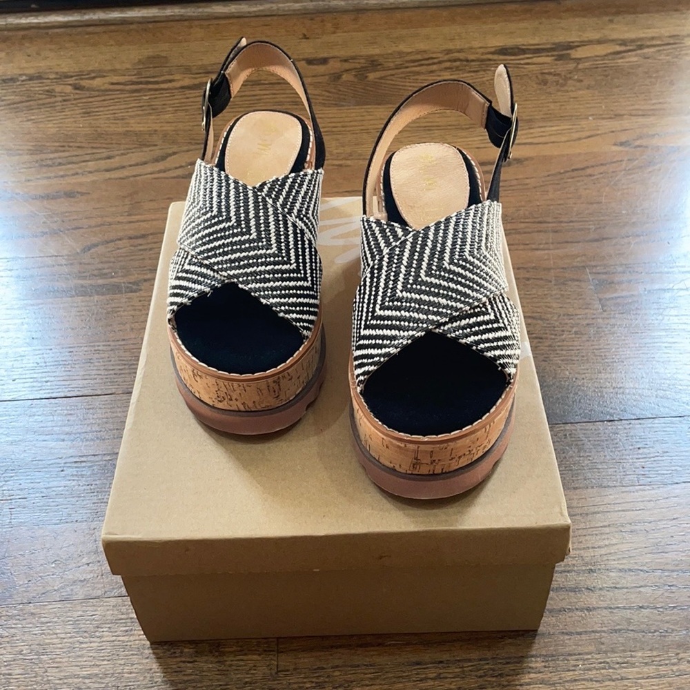NWT  Mi.iM Liam platform wedge sandals. Black & White. Size 6. New in box.